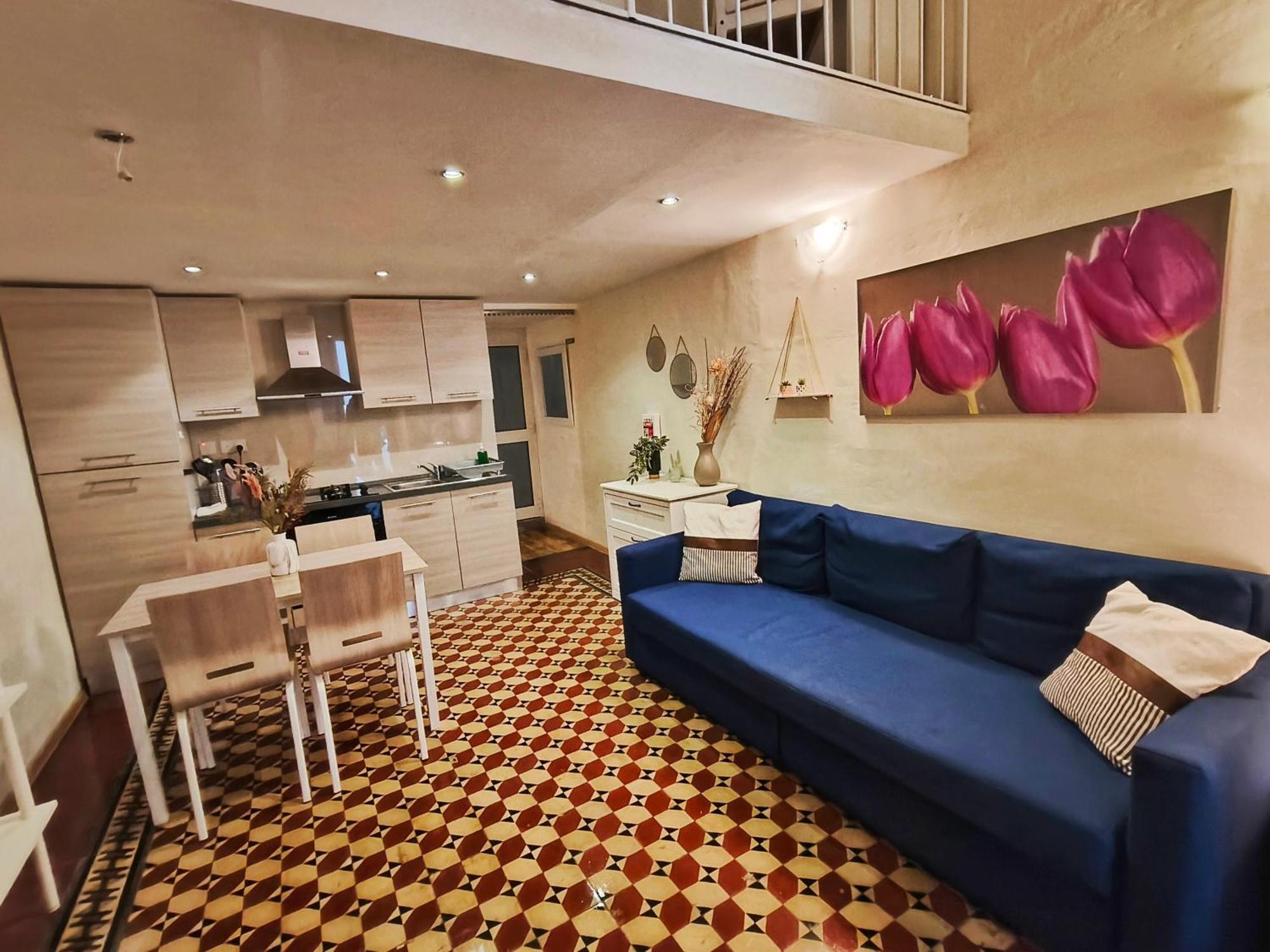 Charming Duplex House, Cinema Room, Centre * La Valeta