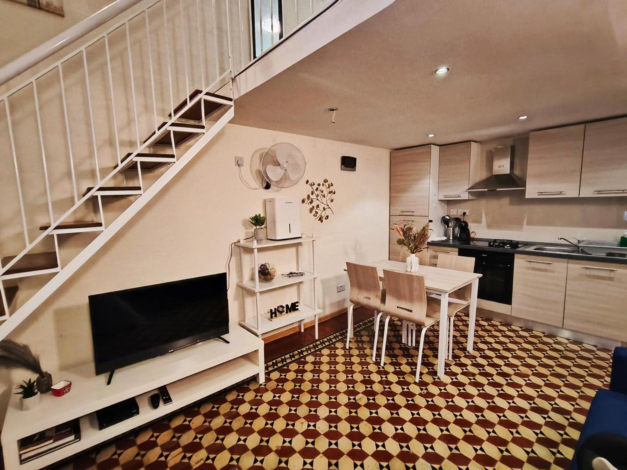 Charming Duplex House, Cinema Room, Centre