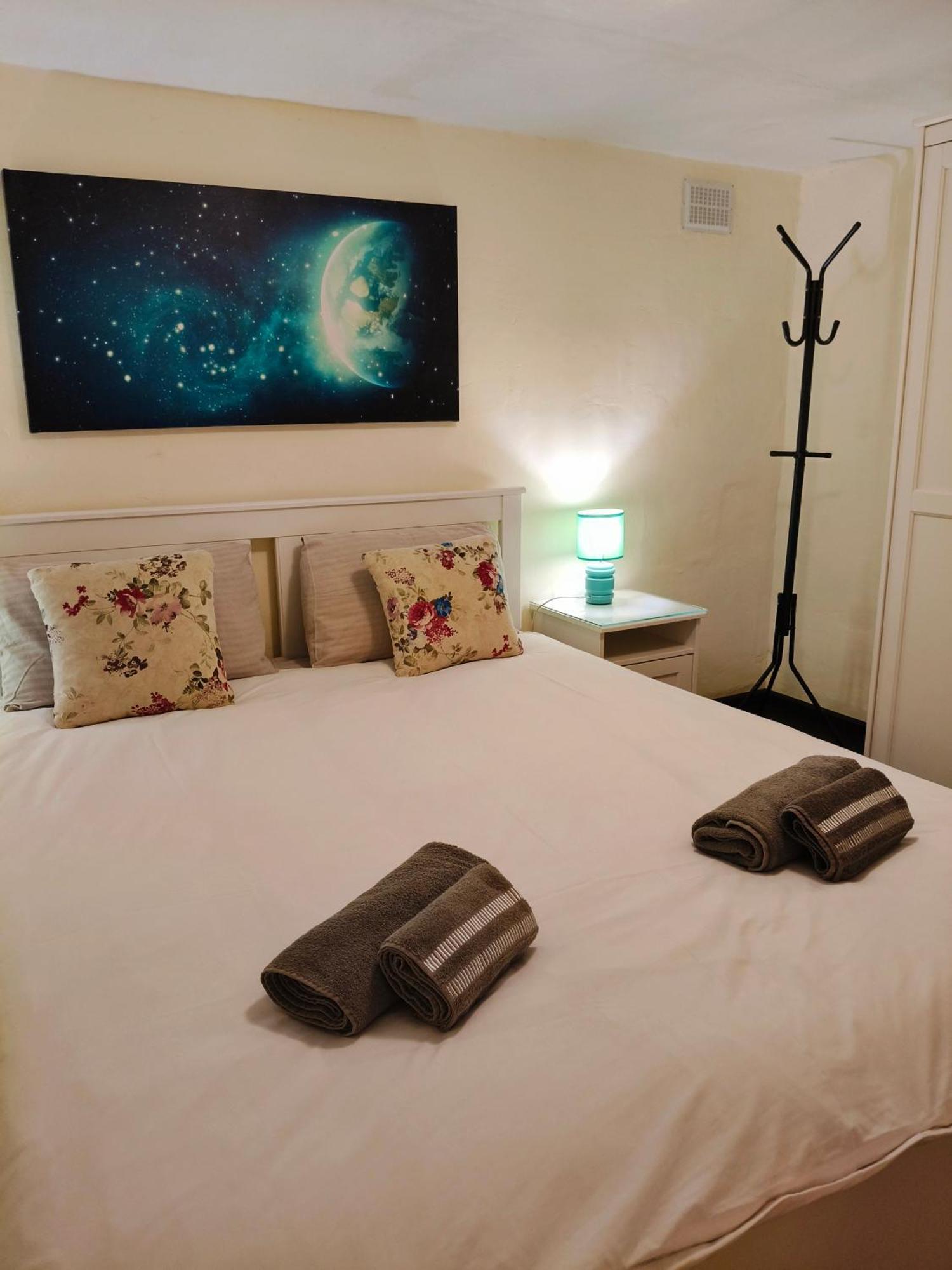 Charming Duplex House, Cinema Room, Centre La Valeta